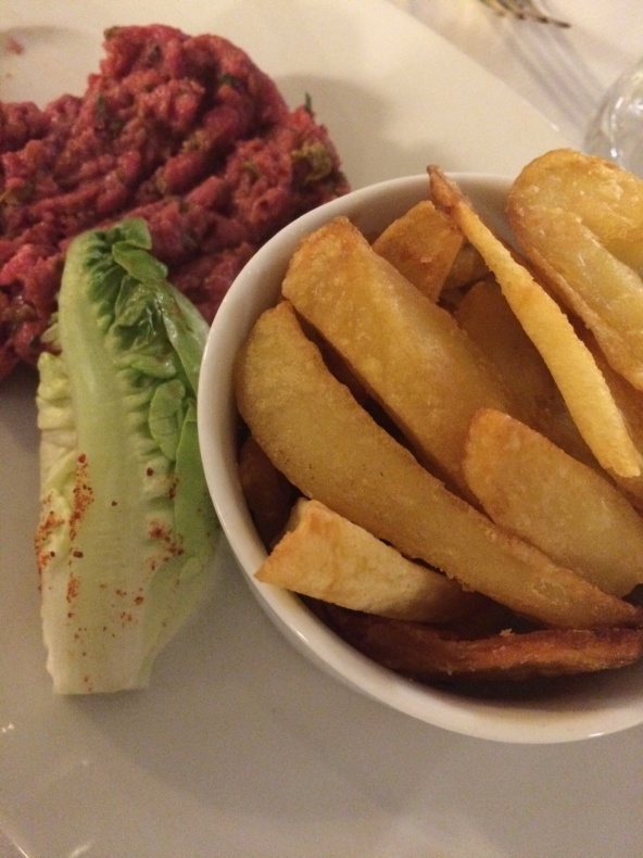 シャンゼリゼ通りのFouquet’s_f0380954_19504163.jpeg