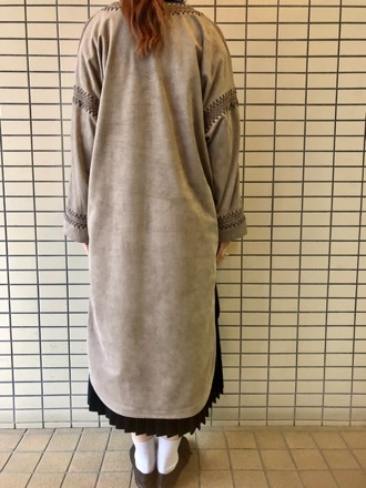 CardoFabric◇スエード刺繍キーネックワンピース◇_d0127394_16110001.jpg