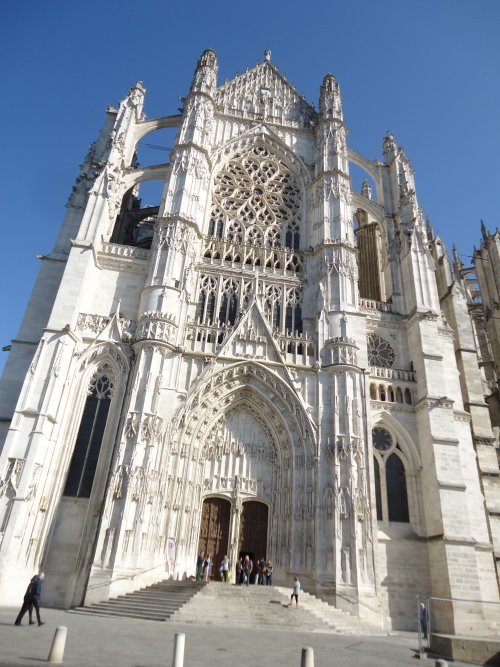 パリから足を延ばして行けるボーヴェ Beauvais オランダから気の向くままに