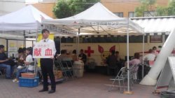 池田市議会主催で献血を呼びかけました…今日はダイエー池田駅前店前広場_c0133422_21365050.jpg