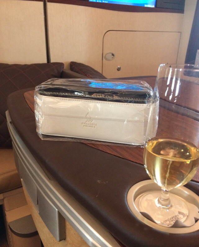 シンガポール航空スイートクラス3 ダブルベッドとアメニティ : 関空
