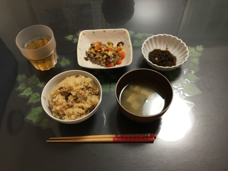 しらゆり荘 夕食 あさりご飯 豆と野菜の彩り煮 ゆずもずく 今日の献立