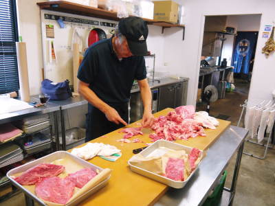 中野畜産さんの黒毛和牛100%のハンバーグステーキができるまでを潜入取材!その1_a0254656_17584315.jpg