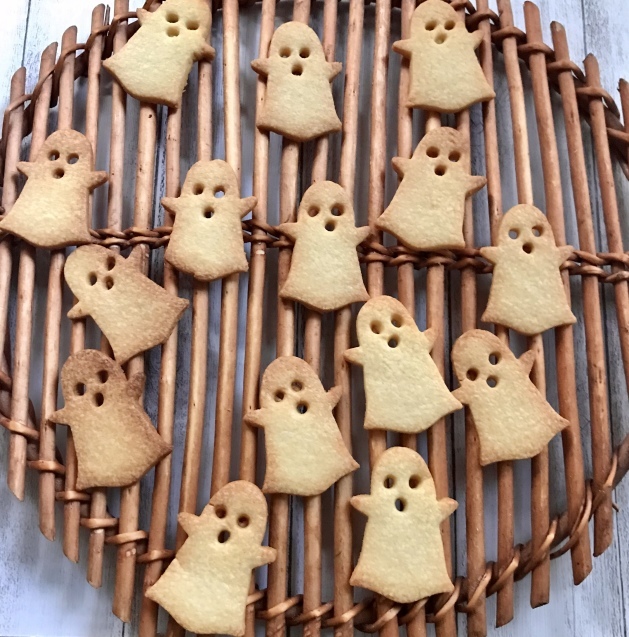 ハロウインに・・おばけのクッキー焼きました♡_e0141159_22271187.jpeg
