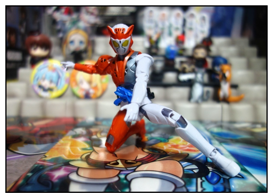 RKF仮面ライダーバルキリー/DXライトニングホーネット/DXフリージングベアーで徹底的に遊ぶ!!_f0205396_21180808.jpg