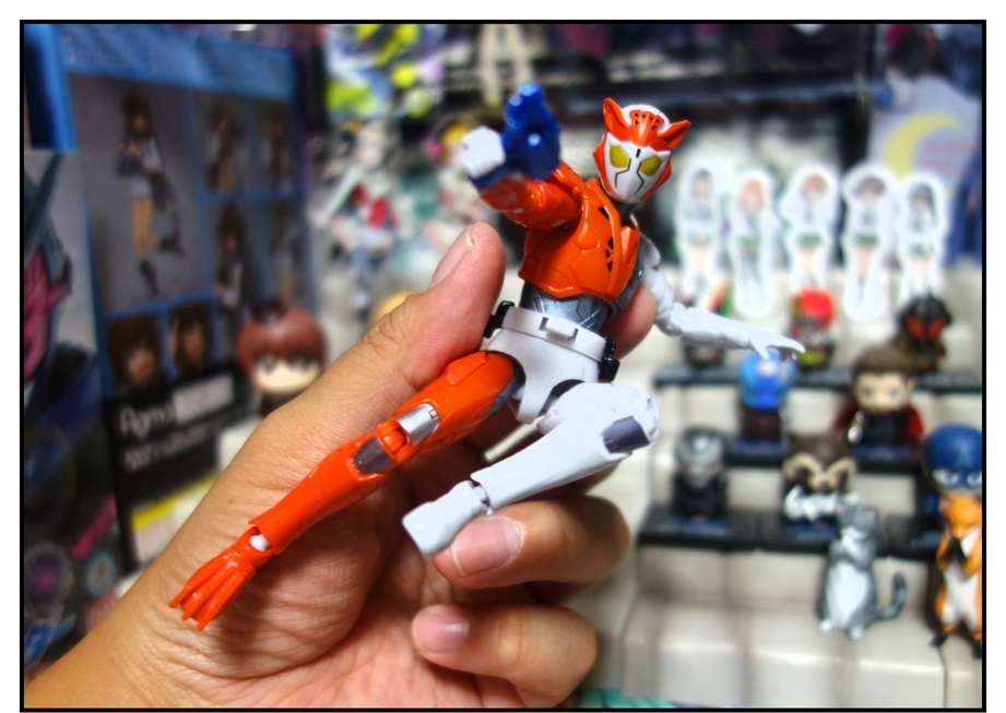 RKF仮面ライダーバルキリー/DXライトニングホーネット/DXフリージングベアーで徹底的に遊ぶ!!_f0205396_21182047.jpg