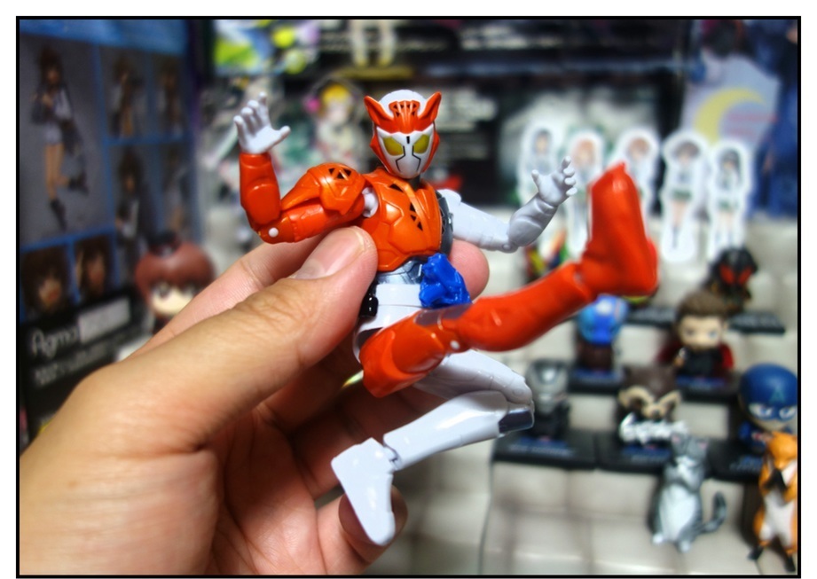 RKF仮面ライダーバルキリー/DXライトニングホーネット/DXフリージングベアーで徹底的に遊ぶ!!_f0205396_21182817.jpg
