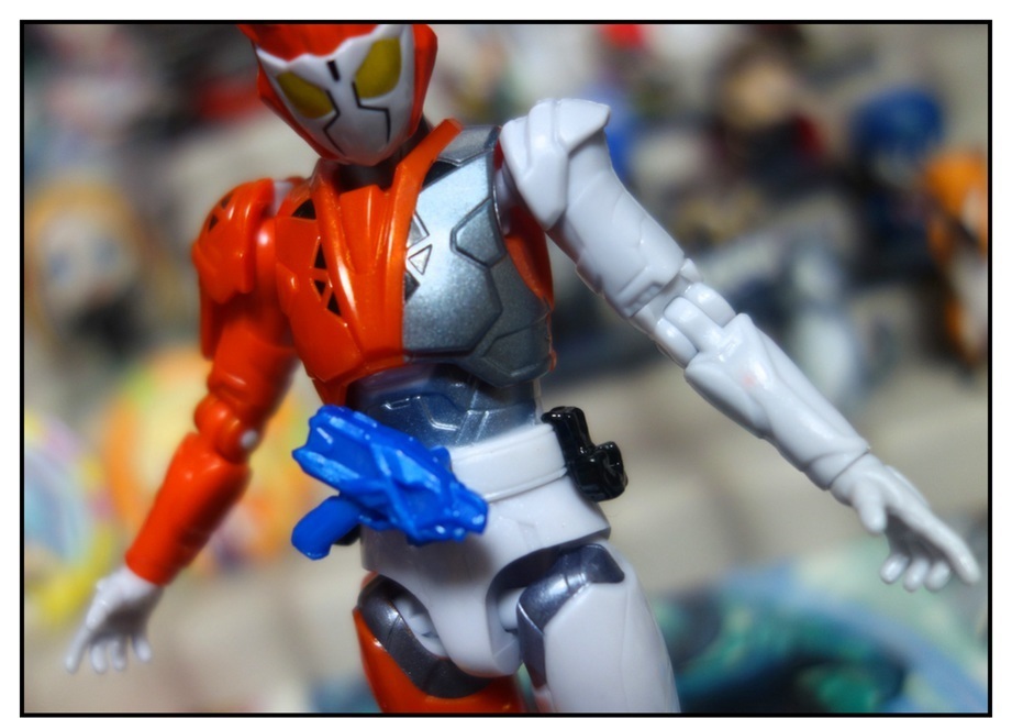RKF仮面ライダーバルキリー/DXライトニングホーネット/DXフリージングベアーで徹底的に遊ぶ!!_f0205396_21183831.jpg