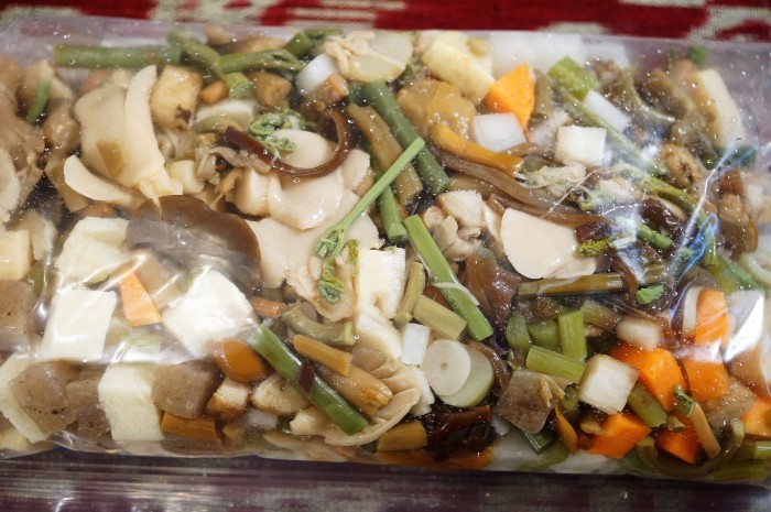 ■創味シャンタンで絶品！！ 【青森の郷土料理・「粥の汁（けのしる）」と 　焼きおにぎりのコラボが最高です＾＾】_b0033423_20470848.jpg