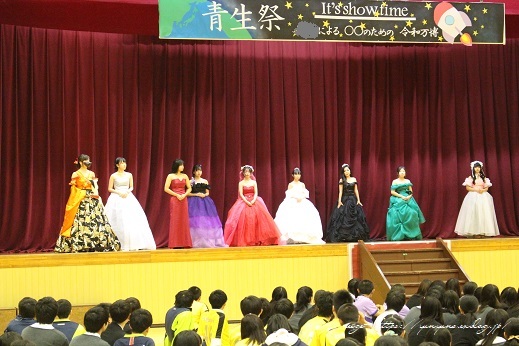 最後の学園祭。卒業課題制作の手作りドレス発表会で感激の嵐！！_f0023333_22191759.jpg