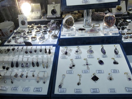 キャッスルトンのブルー・ジョン石 : Der Liebling ~蚤の市 キャッスルトンのブルー・ジョン石 : Der Liebling ~蚤の市