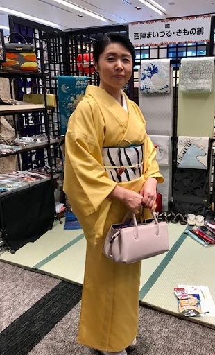 サローネ・動物柄の象の着物や虎の帯・明日は時代祭。_f0181251_15372233.jpg