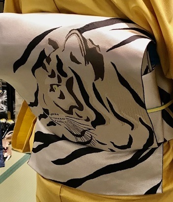 サローネ・動物柄の象の着物や虎の帯・明日は時代祭。_f0181251_15391510.jpg