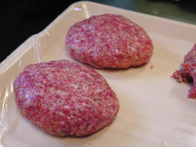 中野畜産さんの黒毛和牛100%のハンバーグステーキができるまでを潜入取材!その2_a0254656_14385276.jpg