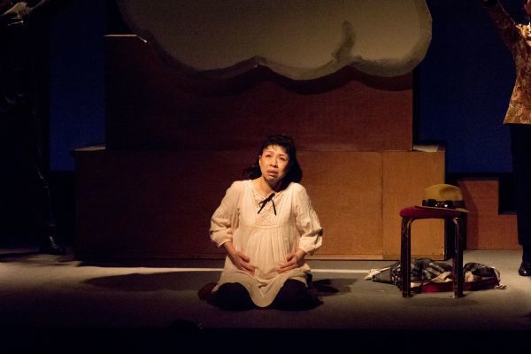 新芸座公演「セチュアンの善人」舞台写真　18_d0172438_22093623.jpg