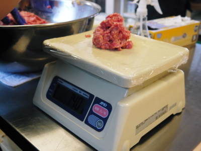 中野畜産さんの黒毛和牛100%のハンバーグステーキができるまでを潜入取材!その3_a0254656_17212419.jpg