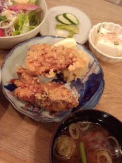 東京ミッドタウン日比谷 HIBIYA CENTRAL MARKET(日比谷中央市場街) 一角の名物 鶏の唐揚げ定食_f0112873_1575842.jpg