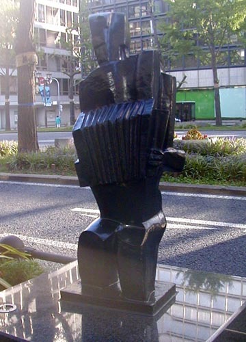 ●大阪御堂筋にあるオシップ・ザッキンの彫刻_d0053294_01032781.jpg