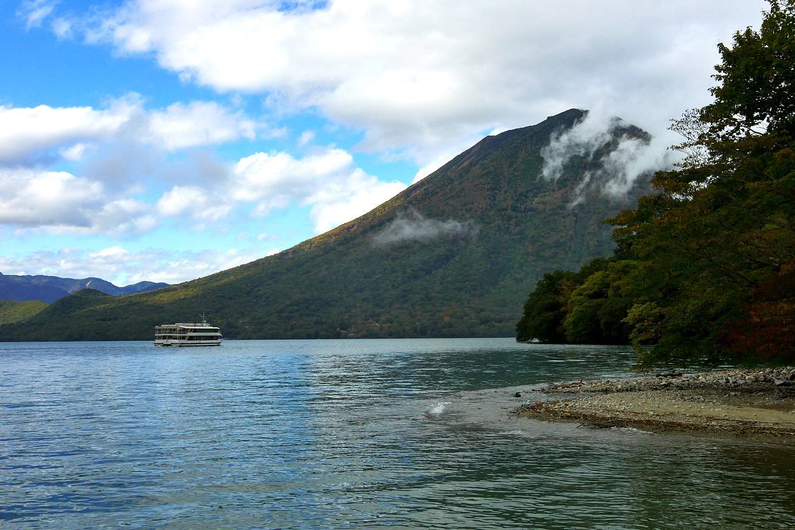 中禅寺湖は夏から秋へ。季節の端境期の風情を。_a0031821_16350892.jpg