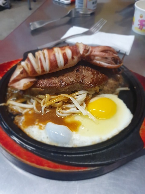 台中 ステーキ 庶民の味方のステーキ屋さんがすごい 牛がイカを背負ってやってきたのは 牛ㄅ一ㄅ一平價牛排 さんにて メイフェの幸せ 美味しいいっぱい In 台湾
