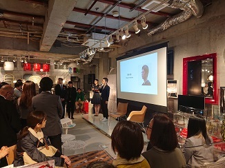 3D 成型べニアで作られたチェア!_d0091909_17120112.jpg