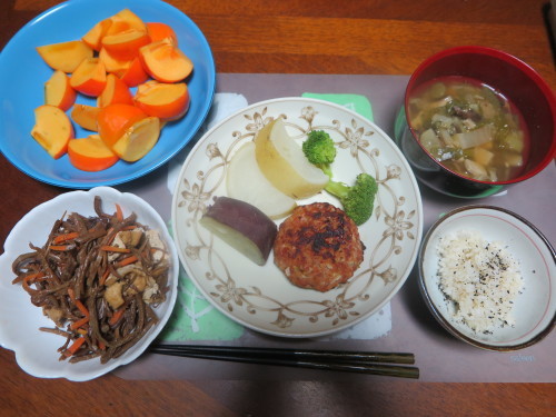 朝：チャーハン、みそ汁＆野菜ジュース　昼：生協のソースチキンカツ丼　夜：ハンバーグ包み大椎茸、煮大根、蒸かしサツマイモ＆干しワラビ煮、煮大根、蒸かしサツマイモ＆干しワラビ煮_c0075701_19242798.jpg