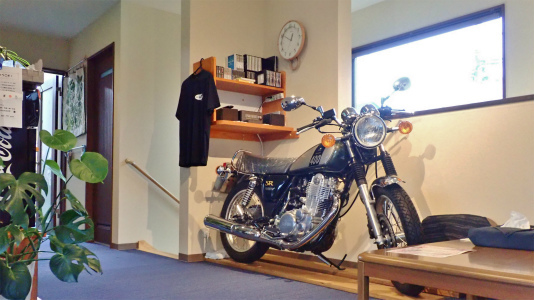 とうとう車検切れのヤマハSR400_c0336902_20500207.jpg