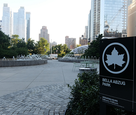 トランプ政権効果 女性活動家の名前がついたハドソン ヤード近くの Bella Abzug Park ニューヨークの遊び方