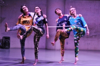 踊り上手が結集した「ダンスブリッジ」第2弾“対話KONDO劇場”終わる_d0178431_23011345.jpg
