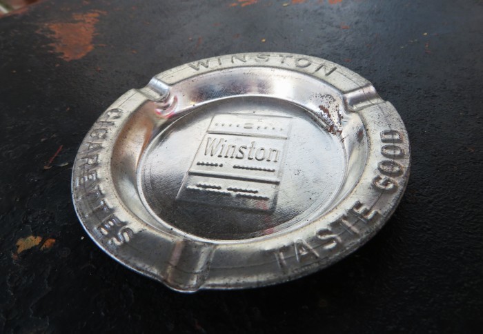 Vintage Winston Ash Tray_e0187362_11105670.jpg