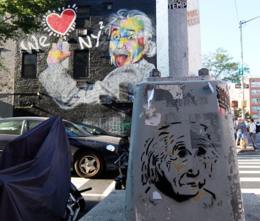 \"We ♥ NY 2\" (We Love NY 2)、アインシュタインさんの壁画_b0007805_06370501.jpg