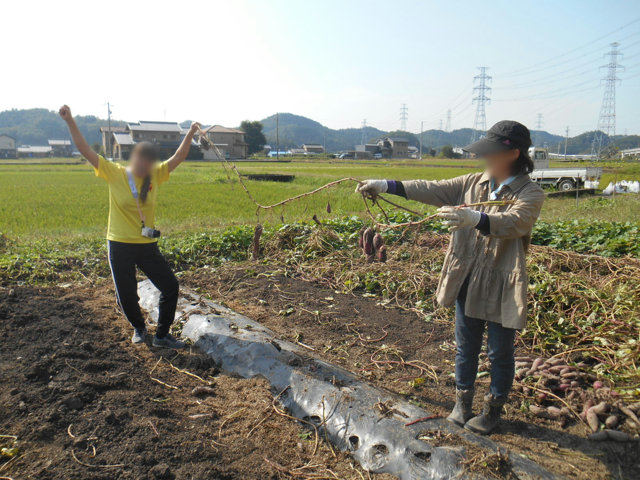 秋の遠足 ～いもほり～_e0148419_1419911.jpg