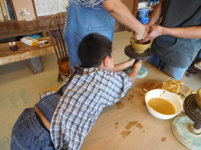 晋六陶芸館の陶芸教室　よーいどん！で人間国宝！_d0106134_23553361.jpg