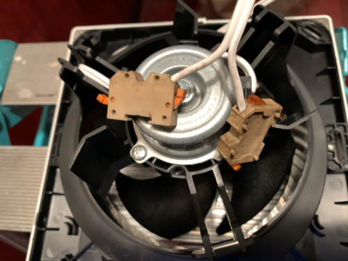 DIYの換気扇工事_d0011635_16345219.jpg