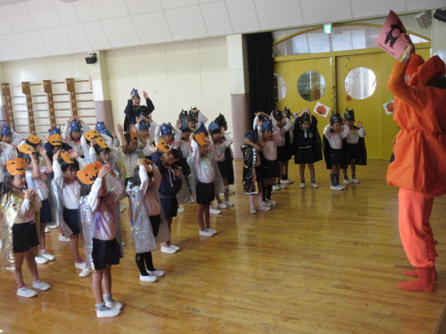 幼稚園でもハロウィンです_b0233868_15014691.jpg