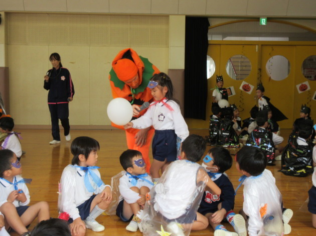 幼稚園でもハロウィンです_b0233868_15015482.jpg