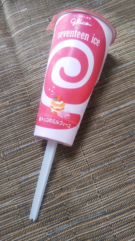 セブンティーンアイス 苺チョコのミルフィーユ_f0076001_23332781.jpg