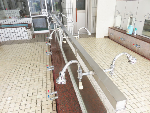 開発鉱泉さま 島シャワー取付工事_f0228240_14120578.jpg