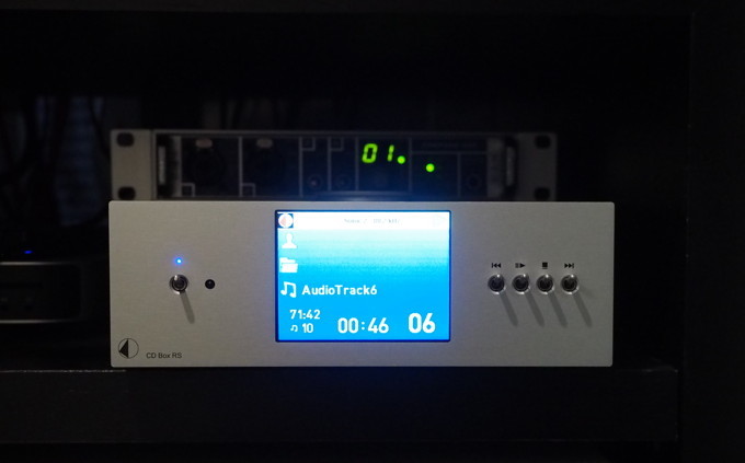 近ごろはCDを回して聴いてることが多かったりするのよ、ナゾのキカイで。_d0027243_10542456.jpg