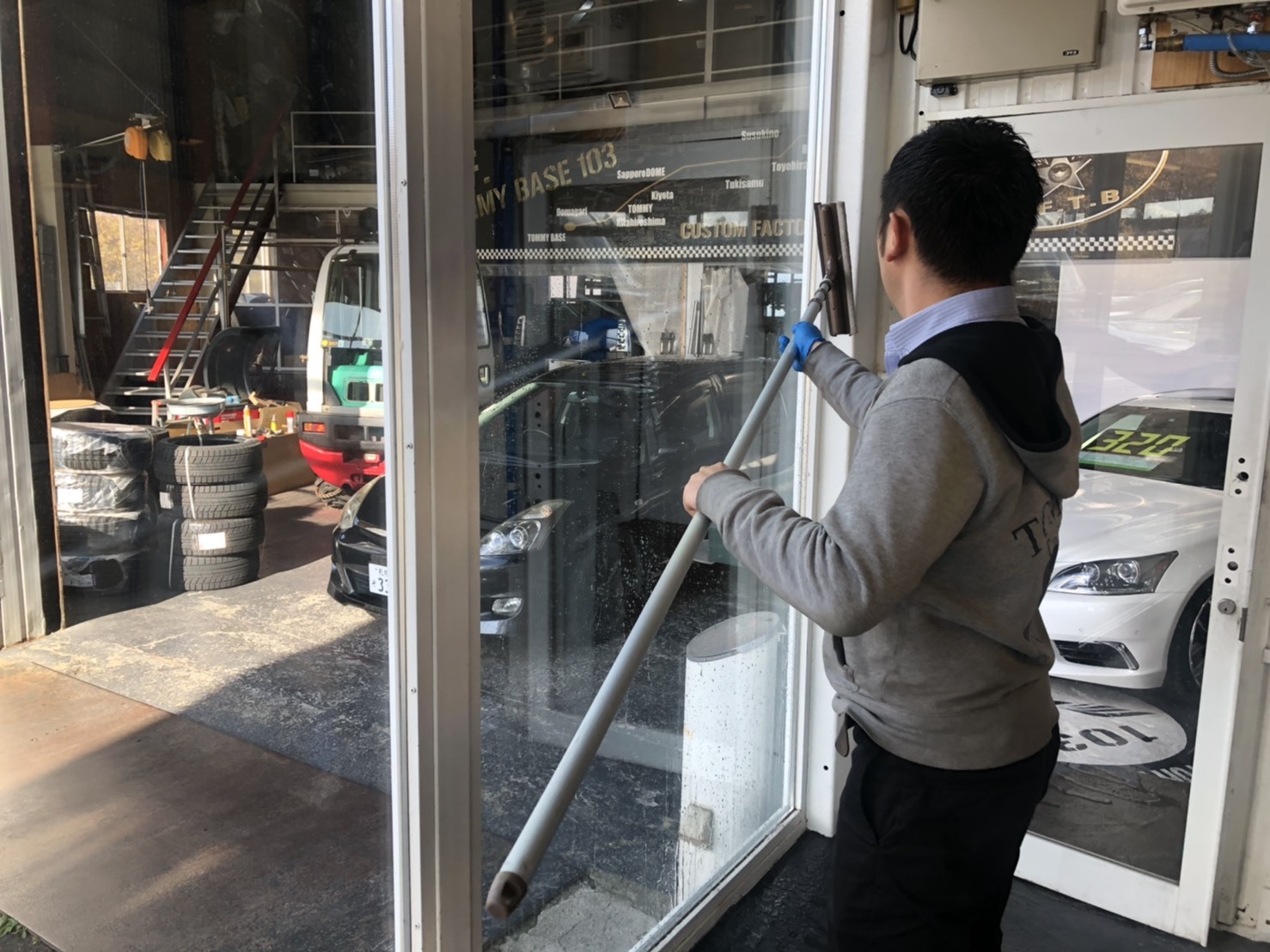 11月2日(土)TOMMYBASEブログ☆カスタム専門店☆希少車☆限定車☆セダン専門店☆レクサス☆レガシィ☆フーガ☆スカイライン☆クラウン☆ローンサポート店_b0127002_16043354.jpg