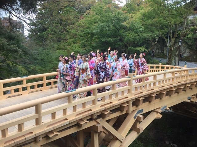 華やかなこおろぎ橋_c0210517_11262452.jpg