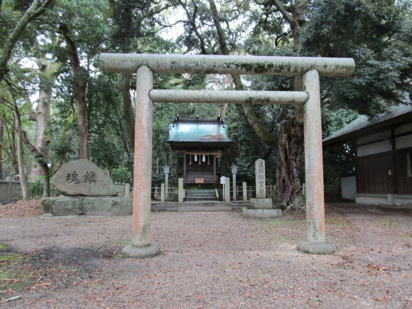 今も謎のまま淡路の伊弉諾神宮の祭祀線_a0237545_22065105.jpg