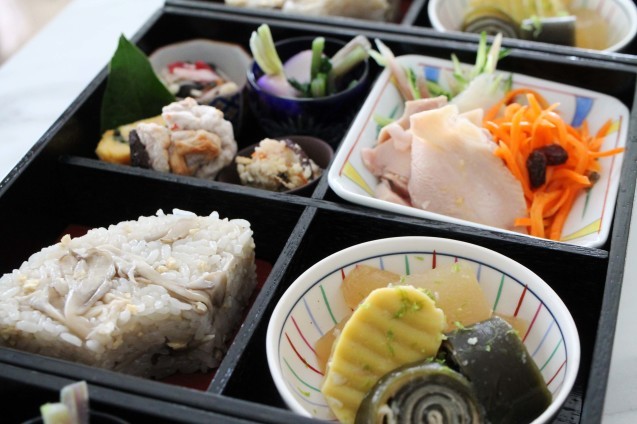 秋の松花堂弁当_d0377645_22374155.jpg