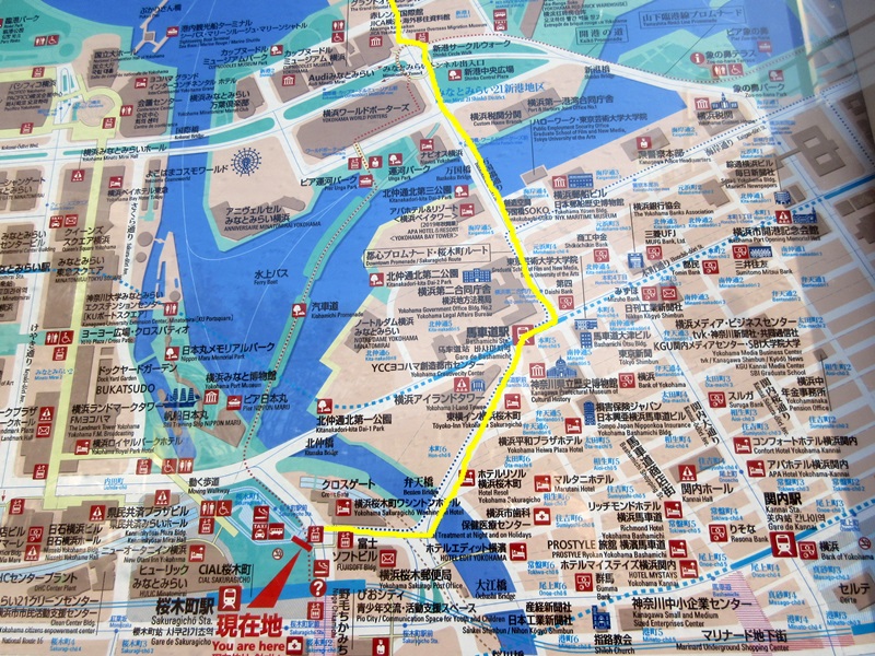 【桜木町駅前から新港埠頭の横浜ハンマーヘッドへの道のり】_b0009849_1728912.jpg