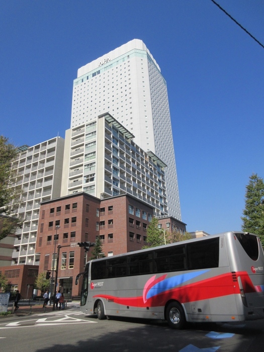 【桜木町駅前から新港埠頭の横浜ハンマーヘッドへの道のり】_b0009849_17533705.jpg
