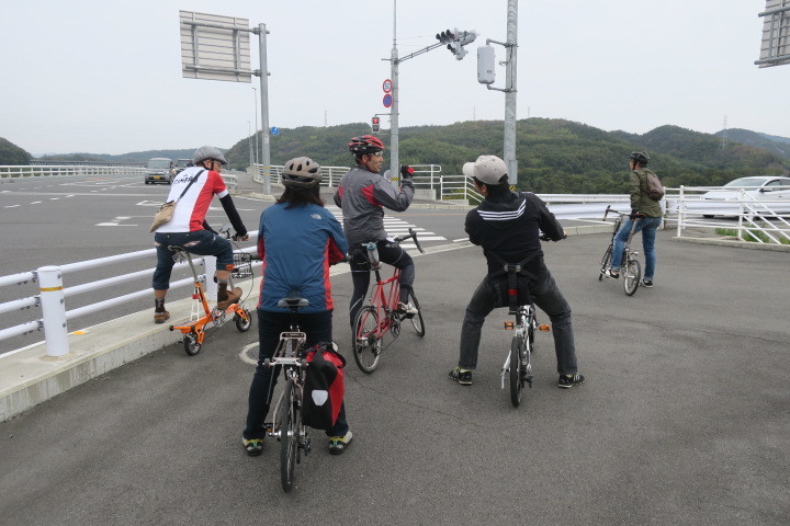 今朝はミニベロで走ってきました_c0132901_18285180.jpg
