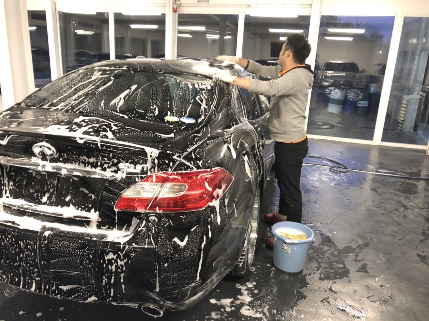 11月3日(日)TOMMYBASEブログ☆レクサス☆LS460☆LS600h☆カスタム専門☆セダン専門☆フーガ☆希少車☆スカイライン☆限定車☆レガシィ☆4WD☆自社ローン_b0127002_18272021.jpg