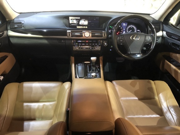 11月3日(日)TOMMYBASEブログ☆レクサス☆LS460☆LS600h☆カスタム専門☆セダン専門☆フーガ☆希少車☆スカイライン☆限定車☆レガシィ☆4WD☆自社ローン_b0127002_19095730.jpg