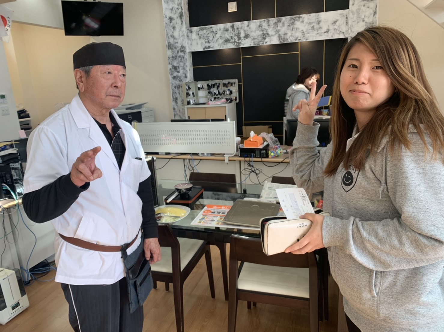 11月5日(火)本店ブログ♪05ハマー ラグジャリーPKG✊あります!1ナンバーで経費も楽々♪ ランクル エスカレード_b0127002_19031906.jpg