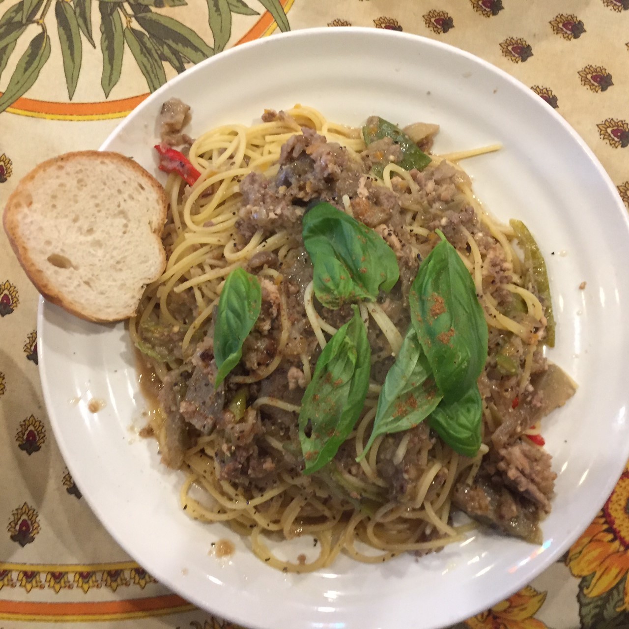 山猫軒 伏見唐辛子と秋茄子の肉味噌ソースパスタ_e0115904_15371813.jpg